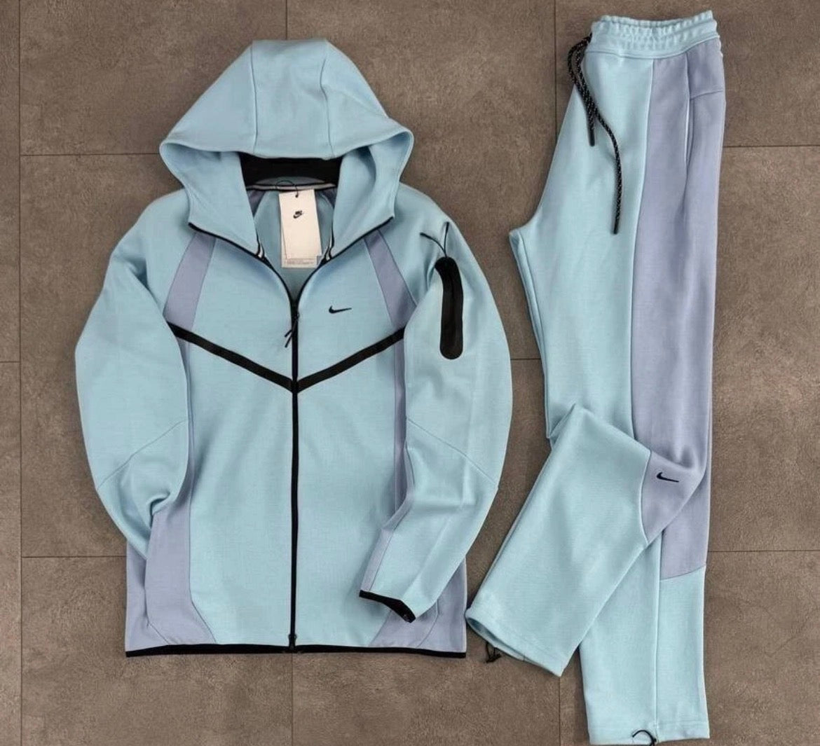 Nike Tech Blue — €40