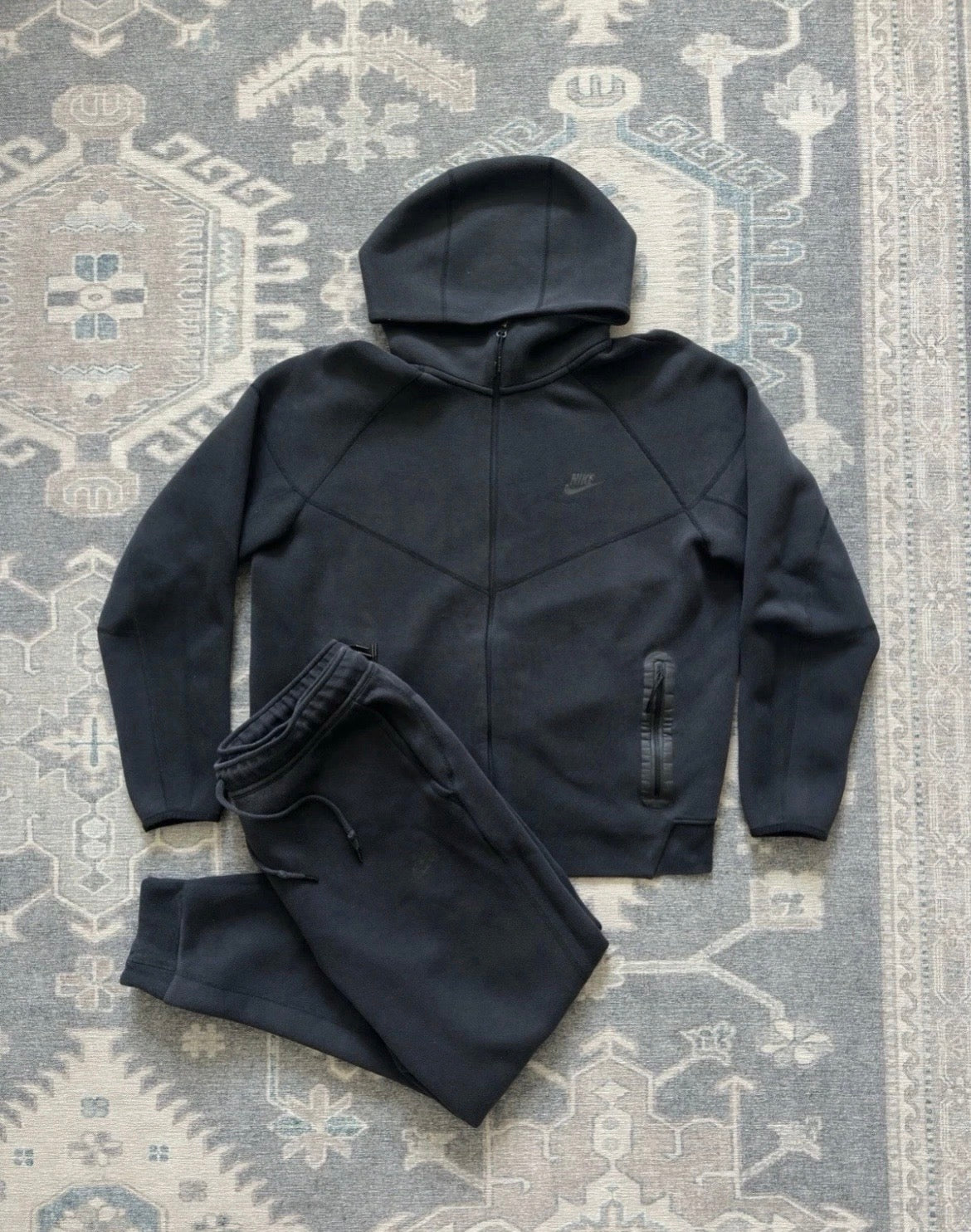 Nike Tech Fleece Tracksuit – Black